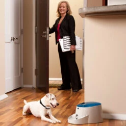 AutoTrainer™ Anti-Bark Treat Dispenser -Best Pet Supplies autotrainer e e87dc1e9 272d 408c b7f9 44480e19a8c1